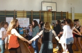 POWITANIE PIERWSZEGO DNIA WIOSNY PRZEZ GIMNAZJALISTÓW 