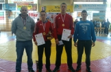 OSTRA WALKA W MIĘDZYNARODOWYCH MISTRZOSTWACH POLSKI JUNIORÓW I KADETÓW  W ZAPASACH