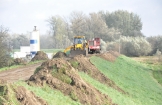 Symboliczne wbicie łopat pod remont wałów w miejscowości Rybitwy i Ruszcza Kępa