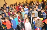 BLISKO 100 DZIECIAKÓW NA ZABAWIE CHOINKOWEJ  W ZRĘBINIE