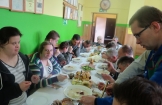 ŚNIADANIE WIELKANOCNE W WARSZTACIE TERAPII ZAJĘCIOWEJ